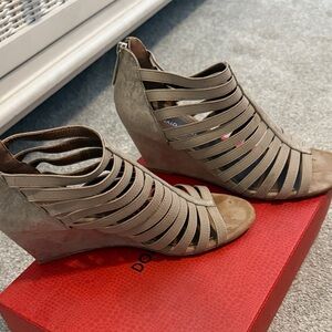 Donald J. Pliner Taupe Strappy Wedges